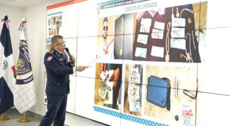 Policía recupera US$33,690 y RD$196,500 sustraídos durante asalto en que fue ultimada esposa de Julián Oro Duro Policía recupera US$33,690 y RD$196,500 sustraídos durante asalto en que fue ultimada esposa de Julián Oro Duro