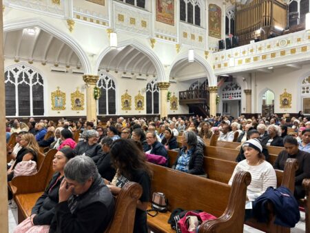 Dominicanos en El Bronx mantienen viva su fe y celebran a la Virgen de las Mercedes Dominicanos en El Bronx mantienen viva su fe y celebran a la Virgen de las Mercedes