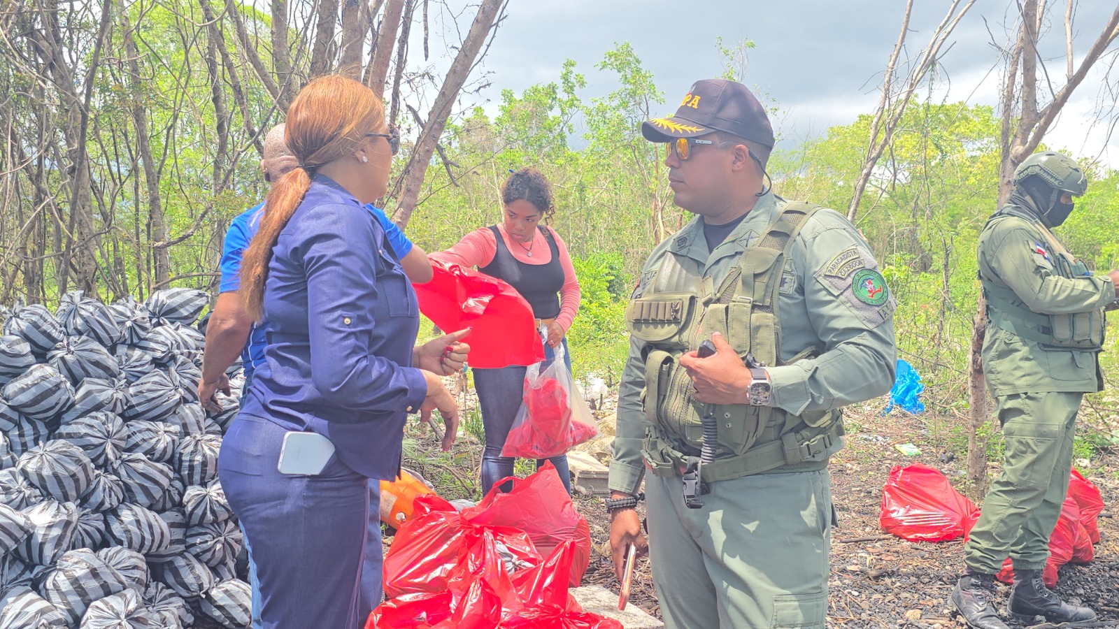 Medio Ambiente incauta más de 400 fundas de carbón tras denuncia de parceleros de El Gato–La Noria