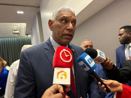 Cónsul sugiere a la JCE identificar debilidades para aumentar votos de dominicanos en el exterior Cónsul sugiere a la JCE identificar debilidades para aumentar votos de dominicanos en el exterior