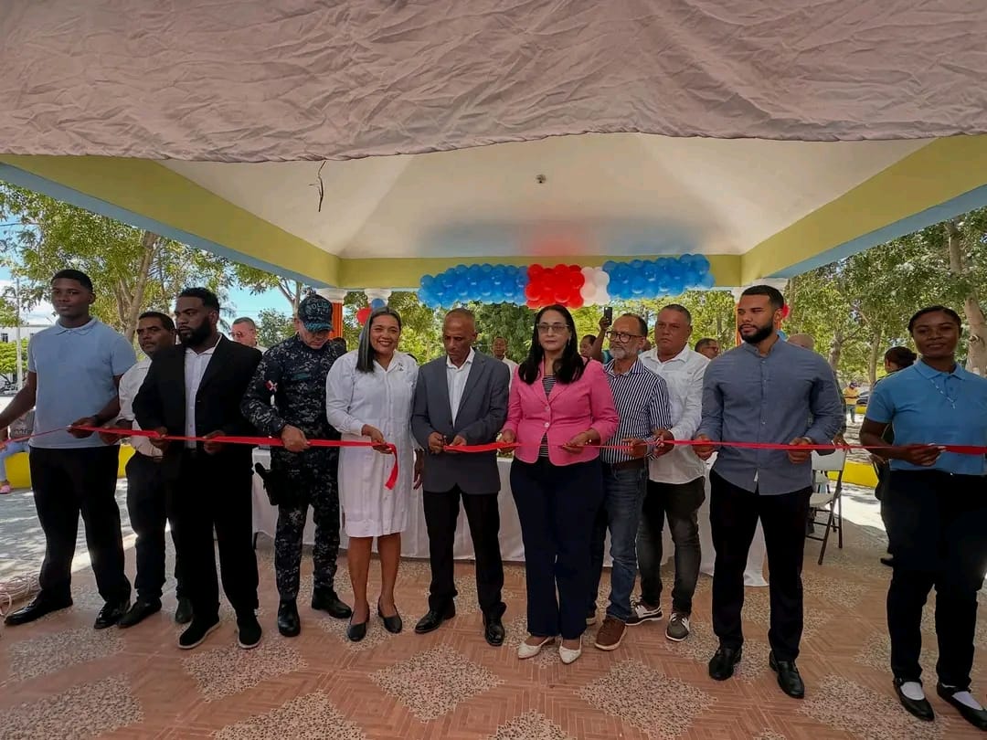 Entregan cancha, parque infantil y otras obras comunitarias en Finca 6, Azua