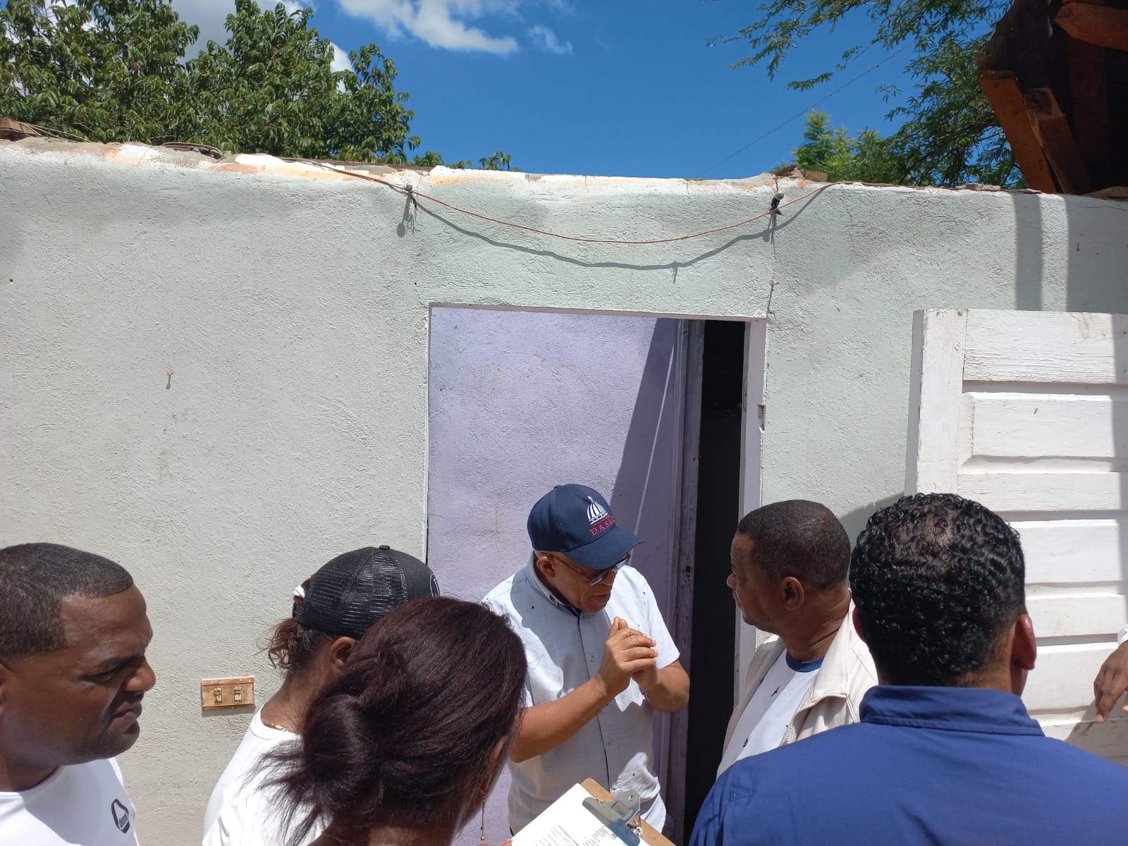 DASAC lleva alimentos y repara techos de familias afectadas por ventarrón en San Juan