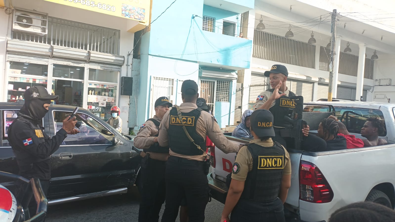 DNCD arresta a 11 personas y ocupa más de 5,100 gramos de presuntas drogas en el DN