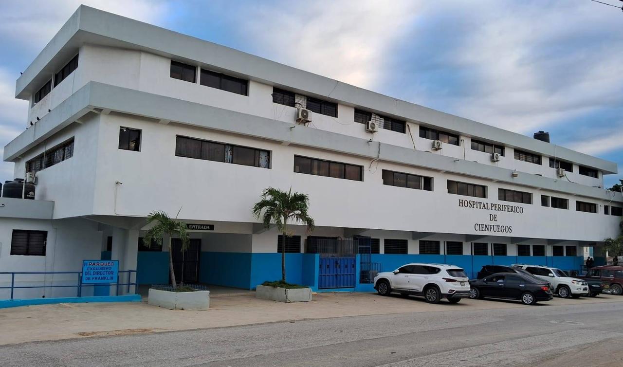 Denuncian robo dentro de hospital de Cienfuegos; sujeto habría ingresado disfrazado de médico