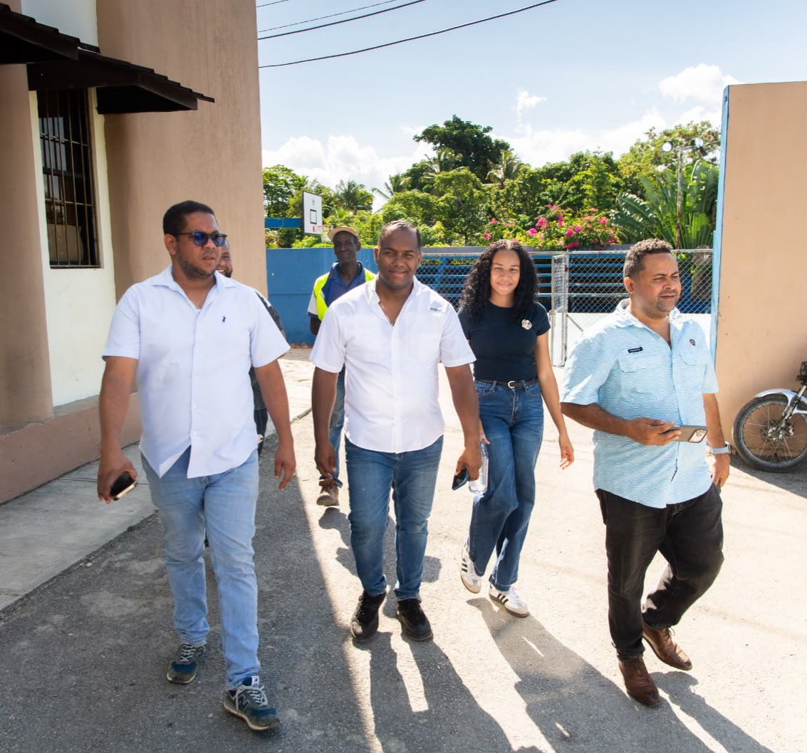 Paola Reyes destaca proyectos de viviendas y remozamientos de canchas deportivas en Samaná