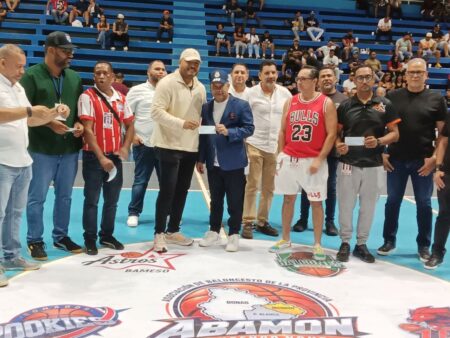 Héctor Acosta aporta RD$500 mil al Baloncesto Superior de Bonao y reafirma respaldo al deporte provincial Héctor Acosta aporta RD$500 mil al Baloncesto Superior de Bonao y reafirma respaldo al deporte provincial