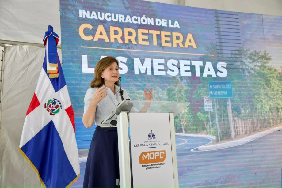 Raquel Peña inaugura carretera Las Mesetas en El Seibo