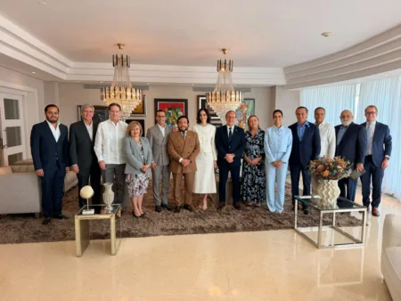Yossi Abadi ofrece almuerzo en honor al vicepresidente de El Salvador, Félix Ulloa