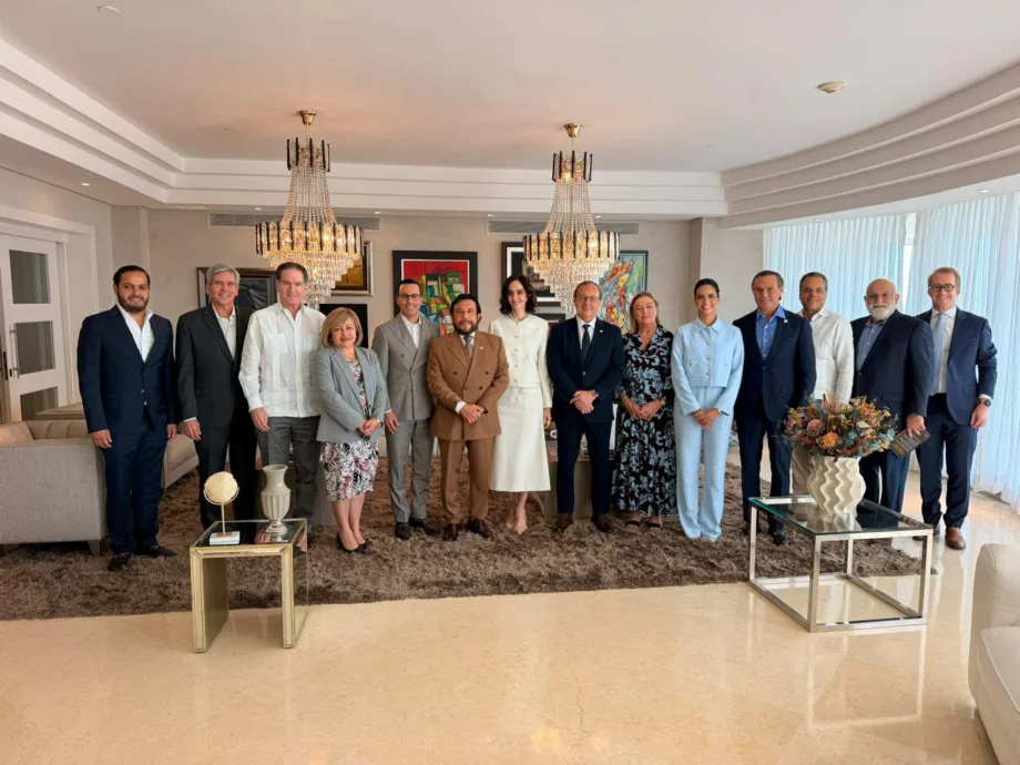 Yossi Abadi ofrece almuerzo en honor al vicepresidente de El Salvador, Félix Ulloa