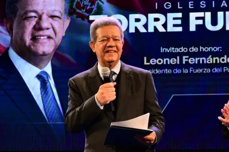 Leonel afirma que la labor de las iglesias es “imprescindible” y asegura que “es necesario volver el rostro hacia Dios” Leonel afirma que la labor de las iglesias es “imprescindible” y asegura que “es necesario volver el rostro hacia Dios”
