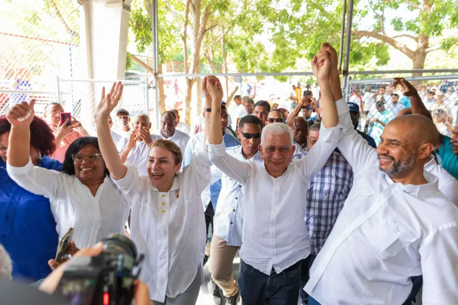 Carolina Mejía juramenta equipos en Bahoruco y llama a trabajar de cara a 2028