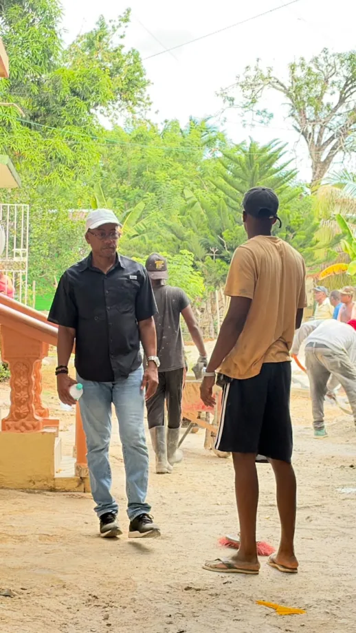 Gobierno impulsa construcción de callejones en Arroyo Barril, Samaná