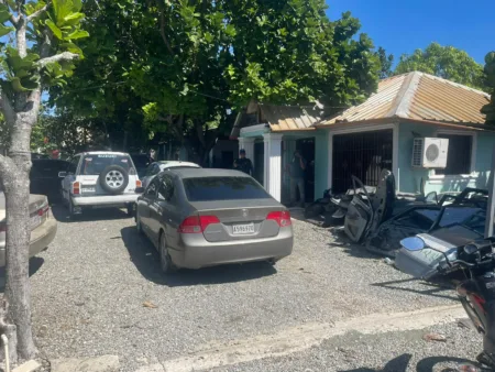 Policía recupera vehículo sustraído y apresa a un hombre en La Vega
