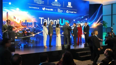 Yayo Sanz Lovatón anuncia 15 mil becas para formar talentos para la industria 5.0 Yayo Sanz Lovatón anuncia 15 mil becas para formar talentos para la industria 5.0