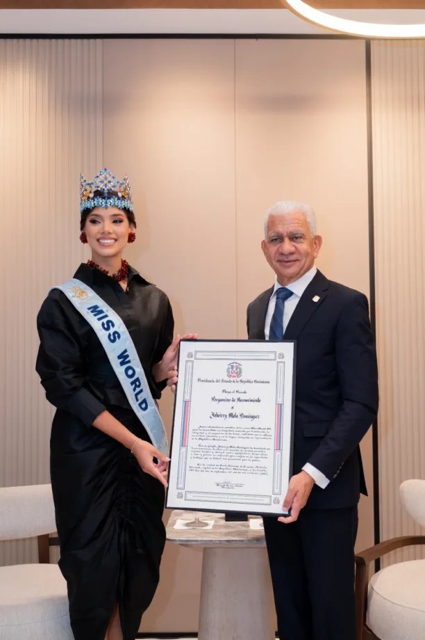 Senado reconoce a Joheirry Mola, Miss Mundo 2026, por su trayectoria y representación del país