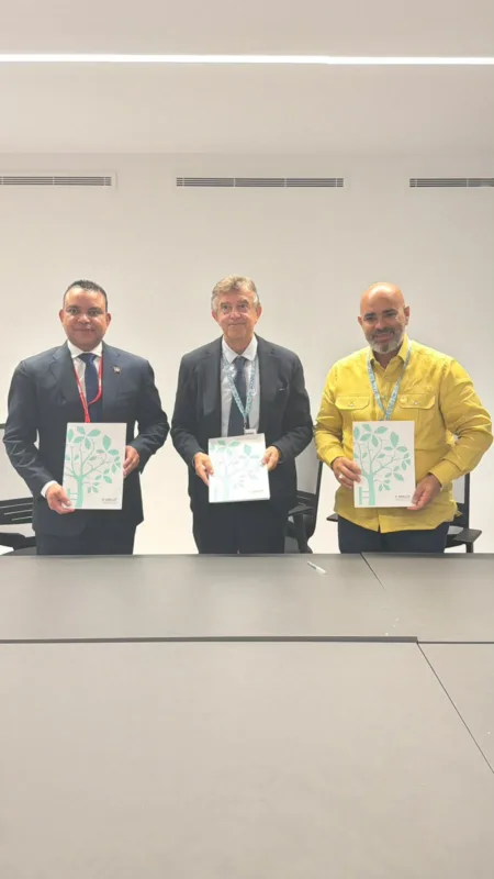 Julio Landrón anuncia convenio para llevar medicina robótica a hospitales públicos antes de 2027 Julio Landrón anuncia convenio para llevar medicina robótica a hospitales públicos antes de 2027