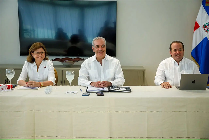 Abinader agota segundo día de trabajo en Santiago con reuniones con APROCOVICI, AMAPROSAN y Compromiso Santiago