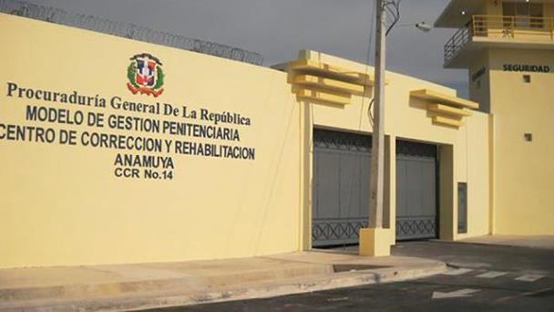 Dos agentes penitenciarios resultan heridos tras ser atacados con una tijera por un interno en Higüey