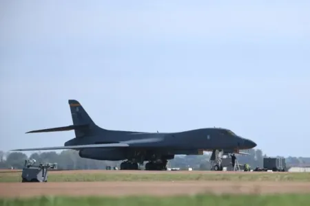 Irán niega relación con el plan terrorista contra la base inglesa, los detenidos son británicos Irán niega relación con el plan terrorista contra la base inglesa, los detenidos son británicos