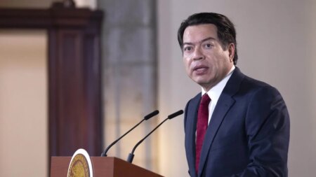 México prohíbe el uso celulares en las escuelas ante su impacto en el aprendizaje y la salud mental