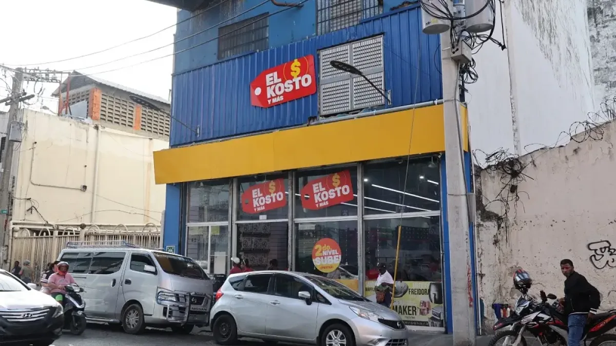 Los pocos comerciantes dominicanos que quedan en la Duarte cuentan cómo han logrado sobrevivir