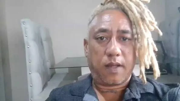 Despojan a joven de una cadena oro próximo a la Dirección Regional de la Policía en Moca