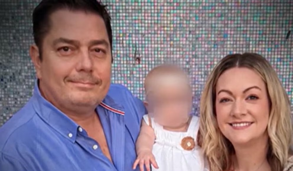 Pareja demanda clínica de fertilidad tras descubrir que su hija fue concebida con esperma de otro hombre