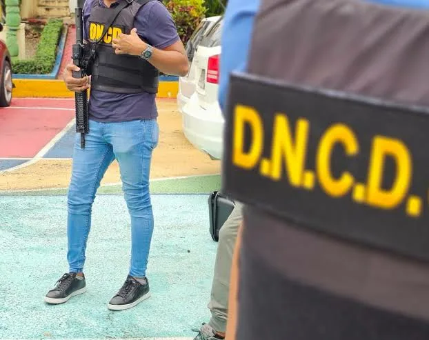 DNCD y Policía arrestan a hombre prófugo vinculado a decomiso de más de 300 kilos de cocaína DNCD y Policía arrestan a hombre prófugo vinculado a decomiso de más de 300 kilos de cocaína