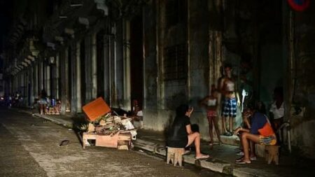Cuba recupera más de la mitad de su sistema eléctrico tras nuevo apagón nacional Cuba recupera más de la mitad de su sistema eléctrico tras nuevo apagón nacional