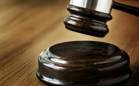 Tres meses de prisión preventiva para hombre amenazas y robo a su madre en Azua Tres meses de prisión preventiva para hombre amenazas y robo a su madre en Azua