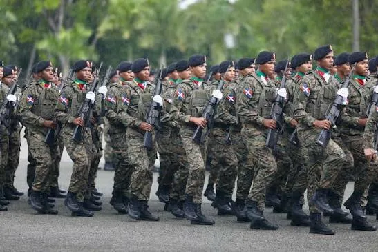 Investigan a tres dominicanos en Panamá por presunto reclutamiento de personas para combatir en Rusia