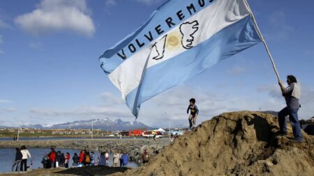 Un proyecto petrolero británico-israelí cerca de las islas Malvinas revive las tensiones con Argentina