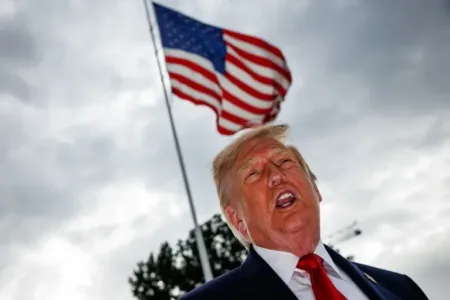 Trump insinúa que sustituirá la sala de prensa de la Casa Blanca por una piscina Trump insinúa que sustituirá la sala de prensa de la Casa Blanca por una piscina