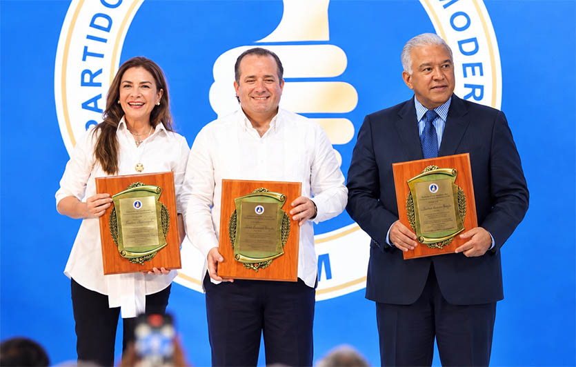 PRM reconoce trayectoria y aportes de Andrés Bautista, fundador y primer presidente de la organización