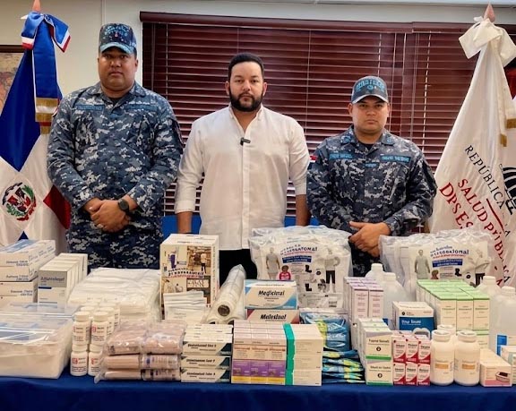 Dirección Provincial de Salud de Espaillat entrega medicamentos e insumos a Escuela de Entrenamiento Policial GH