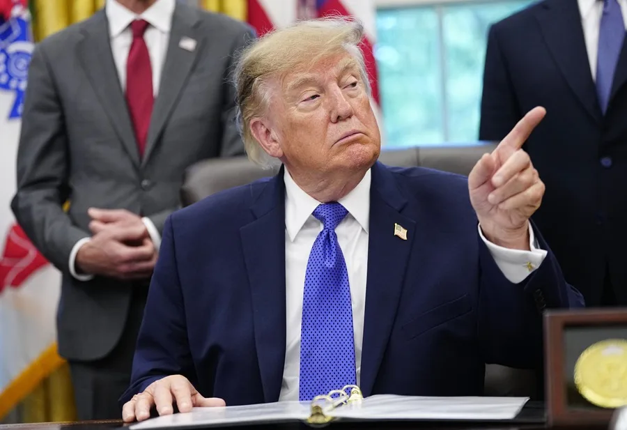 Gobierno de Trump elimina normas que protegían a alumnos LGTBI de discriminación