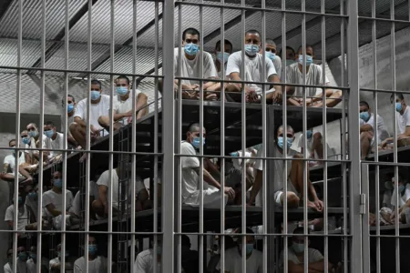Dictan cadena perpetua para dos pandilleros en El Salvador