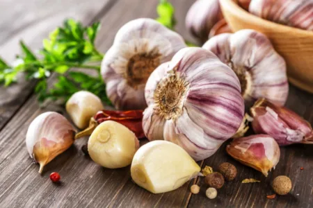 Ajo: beneficios para el corazón, el colesterol y la salud