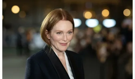El gesto de Jesse Eisenberg con Julianne Moore en el Festival de Cine de Roma