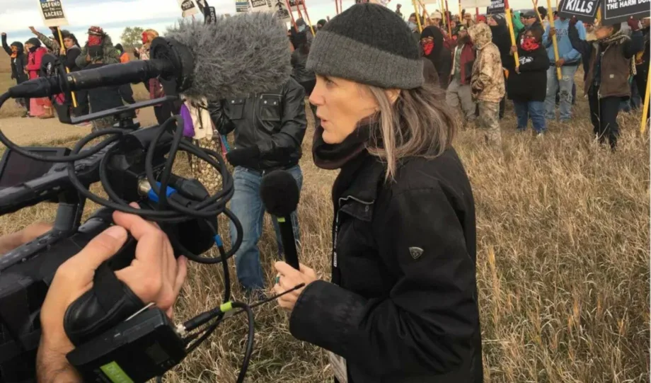 El giro del documental de Amy Goodman que sorprendió en los cines de EE. UU.
