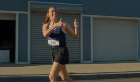 Sarah Levy, de Schitt’s Creek, corre hacia el amor y la amistad en Run