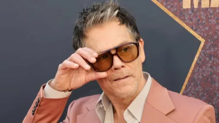 Kevin Bacon suma a Stephanie Beatriz y Daniel Ings a Summoner