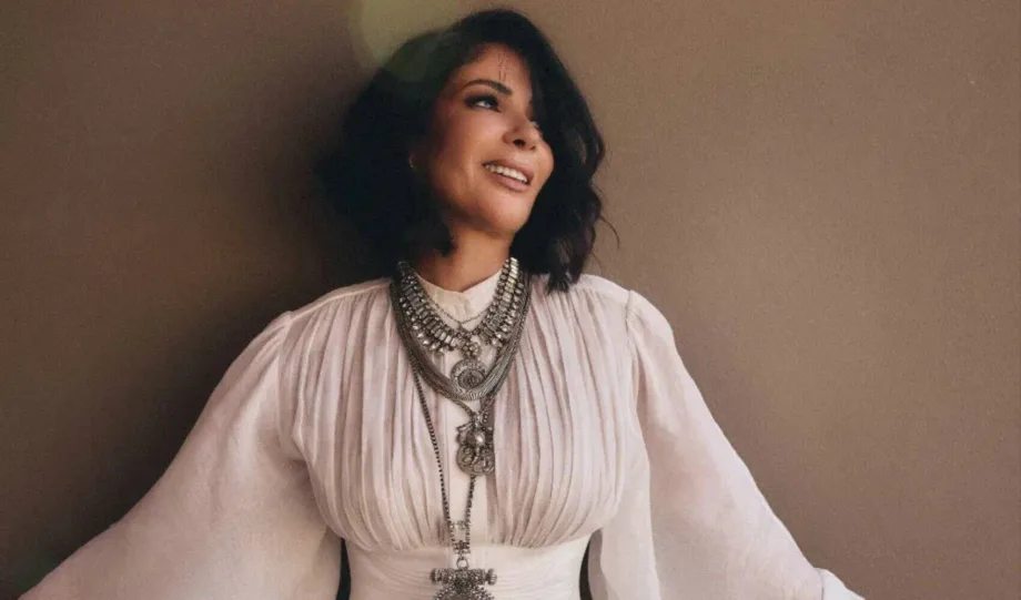 Lo que hay detrás de la reinvención de Mona Zaki tras tres décadas en el cine