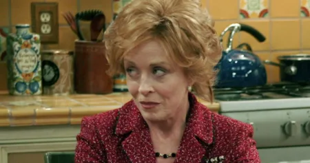 Holland Taylor revela que nunca recibió un aumento por Dos hombres y medio