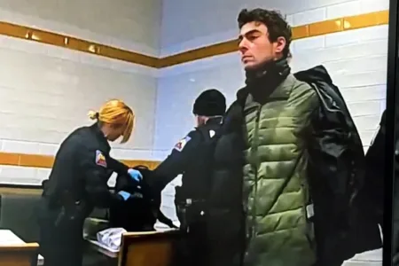 La Fiscalía divulga el video del arresto de Luigi Mangione en un McDonald’s de Pensilvania
