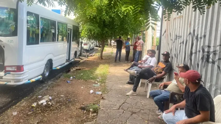 Transportistas cuestionan aumento del marbete y piden equidad fiscal: “El pueblo está cansado de tantos sacrificios”