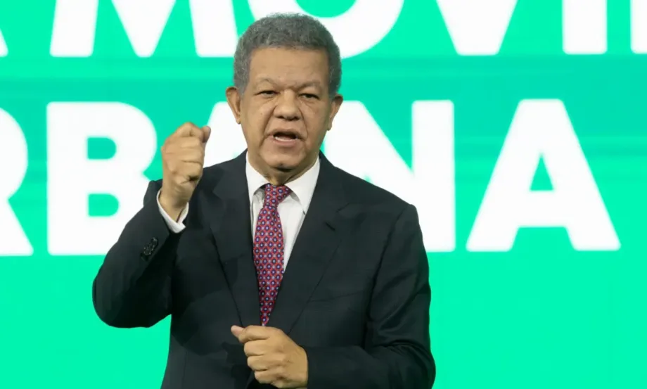 Leonel Fernández propone conectar Haina con el Cibao mediante un sistema ferroviario