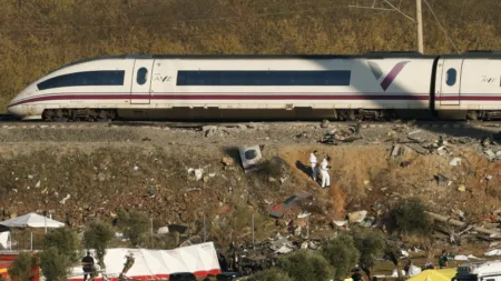 Pedro Sánchez señala que habría víctimas de 27 nacionalidades en el choque de trenes en España