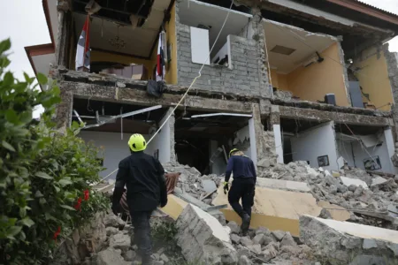 Cerca del epicentro del terremoto en Panamá: sin agua ni luz