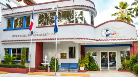 ADP propone ante el CES una revisión integral del currículo